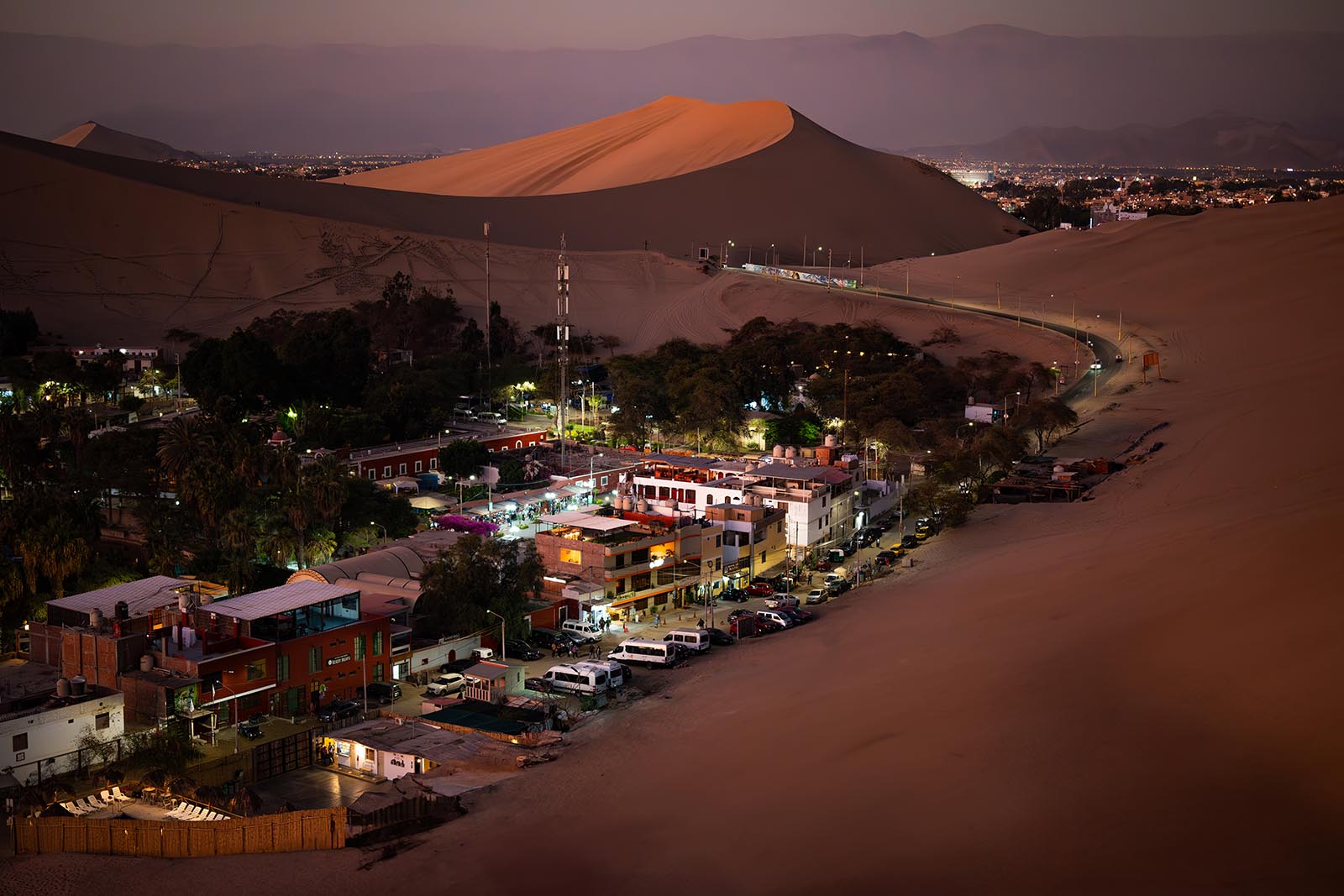 Sonnenuntergang in der Oase Huacachina Peru